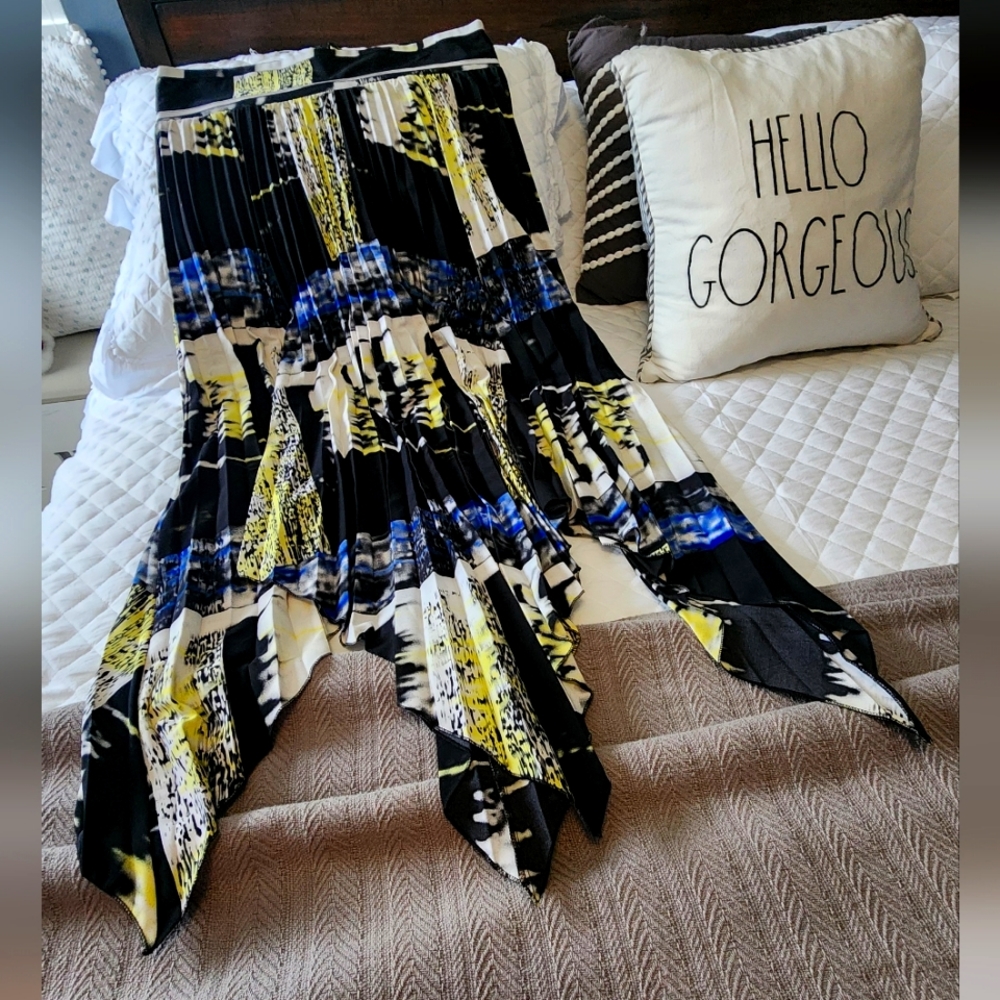 Gabrielle Union Asymmetrical skirt